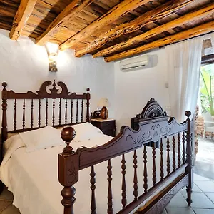 https://agroturismo-can-sant-llorenc-de-balafia.balearic-islands.net